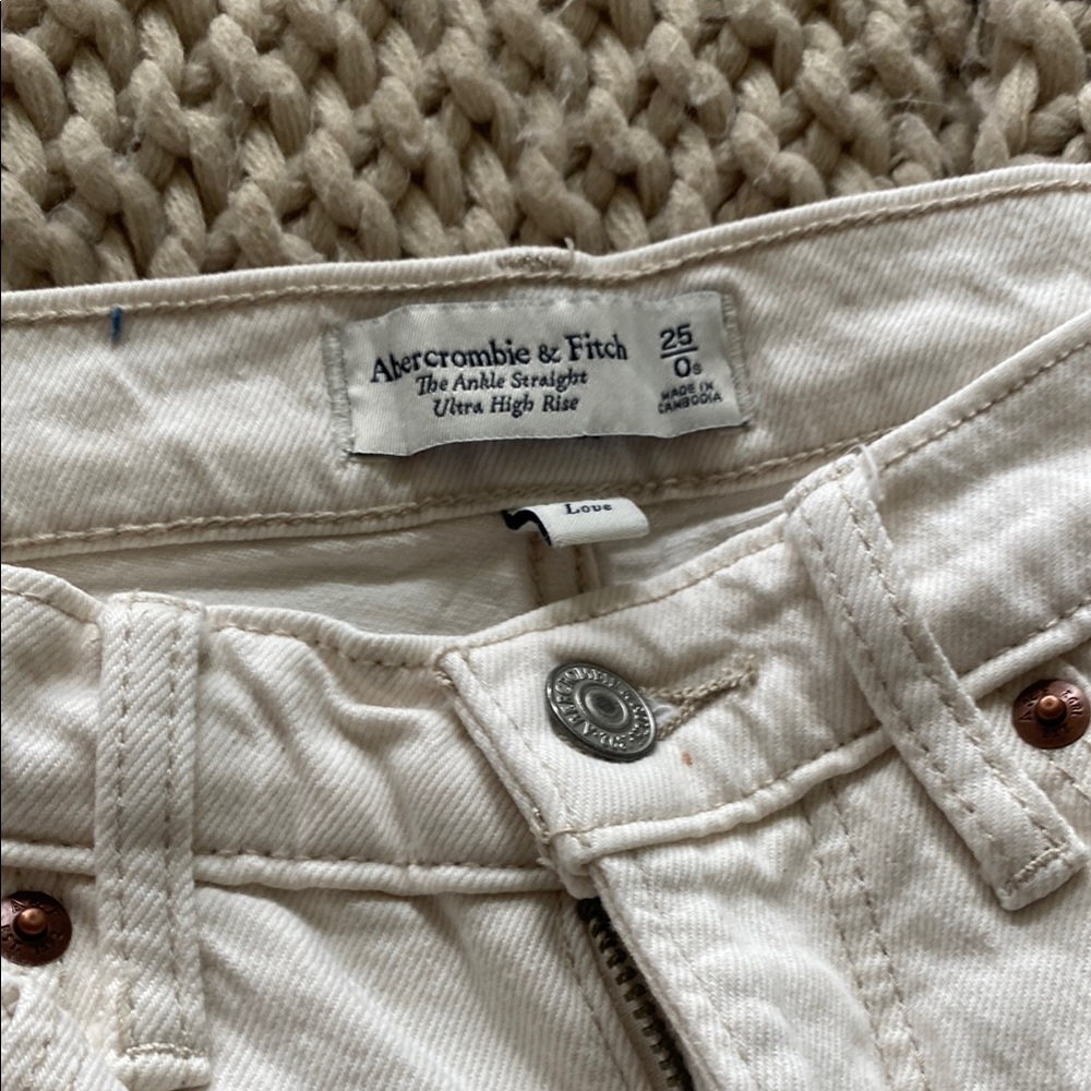 Abercrombie & Fitch Cream Ankle Jeans